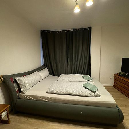 Moebliertes Zimmer Mit Tv, Internet & Kompletter Ausstattung In Bonn-Mehlem Buitenkant foto
