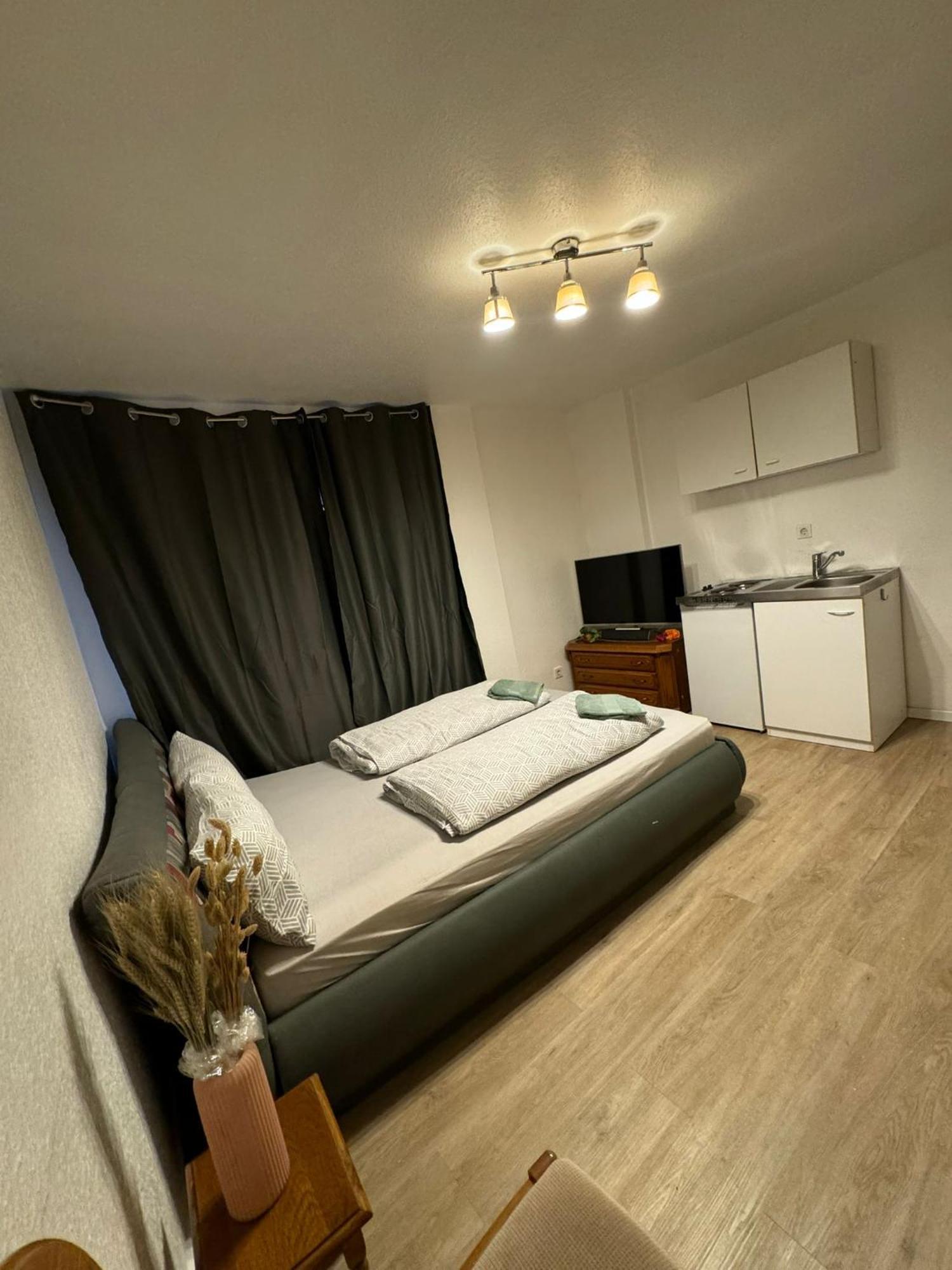 Moebliertes Zimmer Mit Tv, Internet & Kompletter Ausstattung In Bonn-Mehlem Buitenkant foto